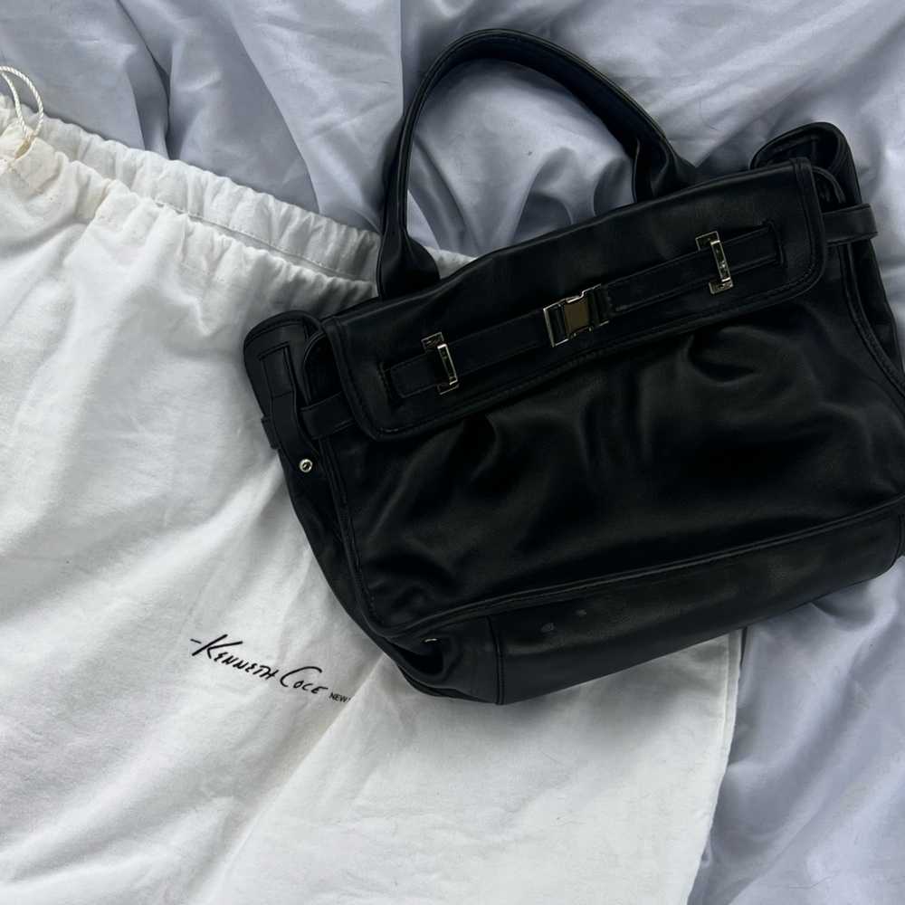 KENNETH COLE LEATHER HANDBAG